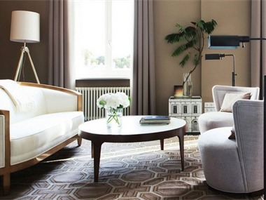 住宅内部设计简约，清爽的色调搭配现代的家具，又不乏