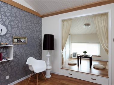 整个室内空间装修风格为现代简约风格，整个空间以白色