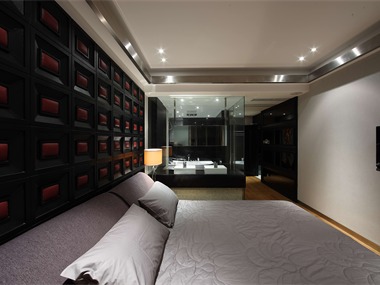 黑白现代复式，进入客厅即感受到空间布局的大气宽敞。